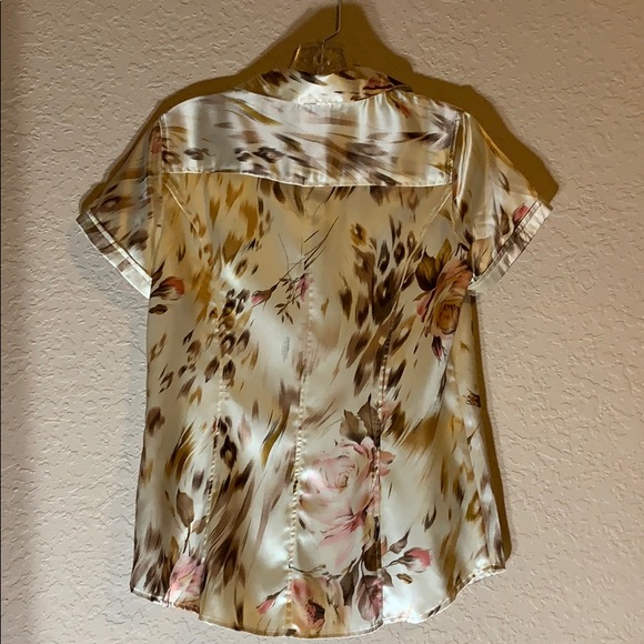BCBG Generation button up top, sz M silky - Picture 4 of 4